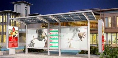 Des feuilles de polycarbonate remplacent l'acrylique dans l'industrie de la p...
